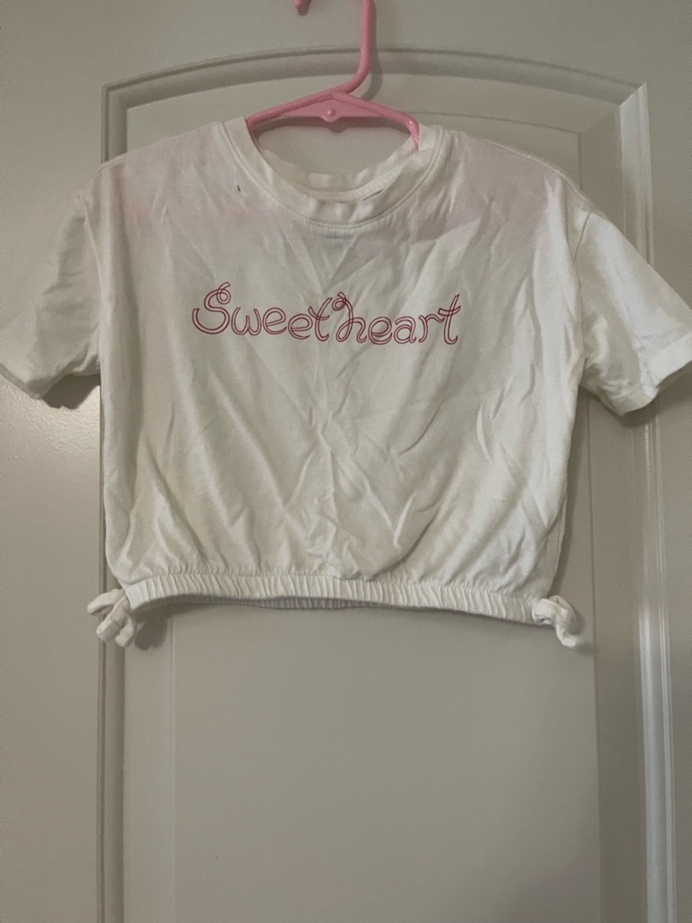 🎀Old Navy White Cropped Tee with Pink 'Sweetheart' Script